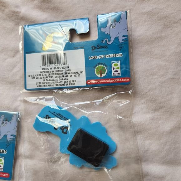 Dr. Seuss bundle 6 Pencils, 6 Erasers, 1 Pencil Sharpenir - Picture 8 of 12